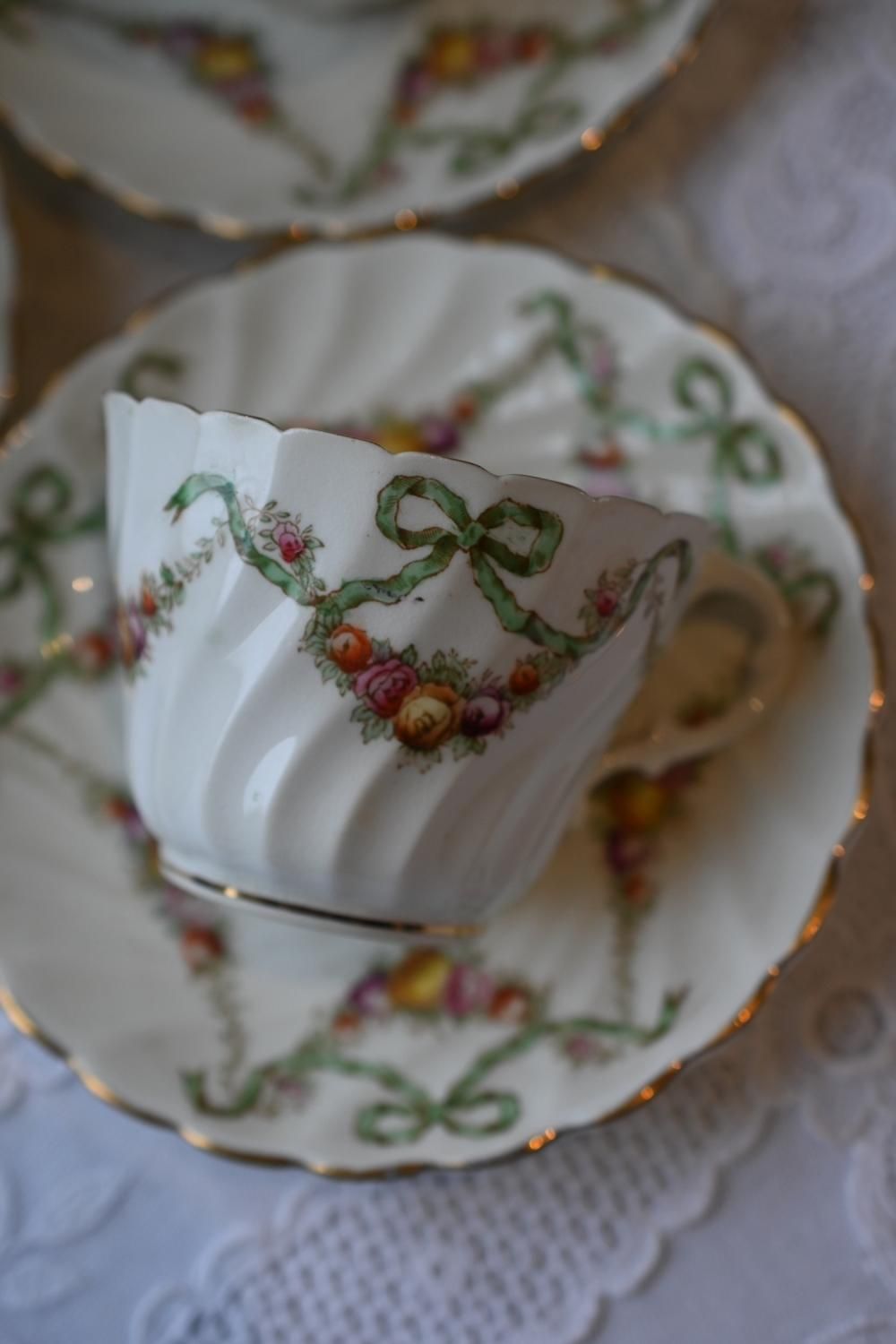 お買い得）エインズレイ・1890年代 グリーンのリボンとガーランド