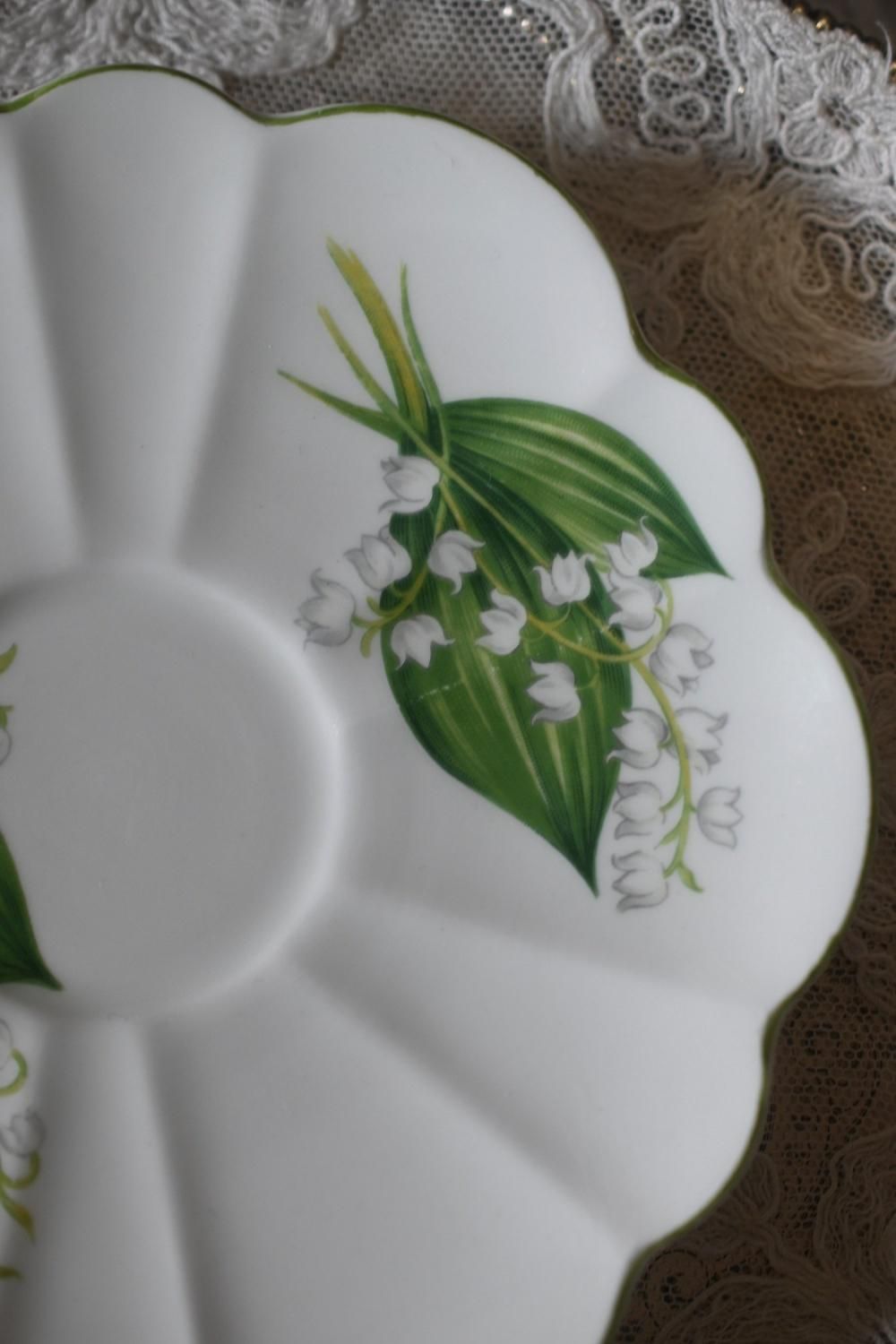 シェリー デイジーシェイプ スズランの模様のティーカップ