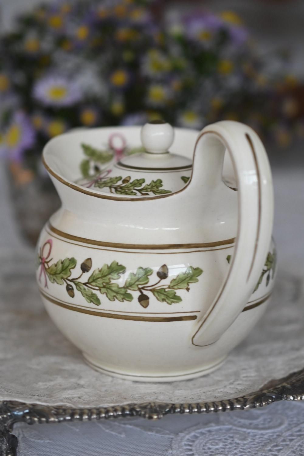 ウェッジウッドの「ドルフィンズ」シリーズプラスインタグリオ ティーポット ウェッジウッドの「ドルフィンズ」シリーズプラスインタグリオ