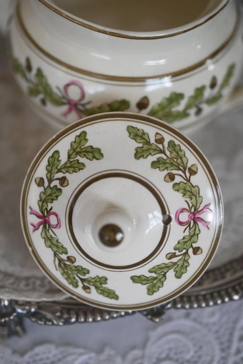 1890年代 ウェッジウッドクリームウェア ”エトルリア”どんぐりとリボン