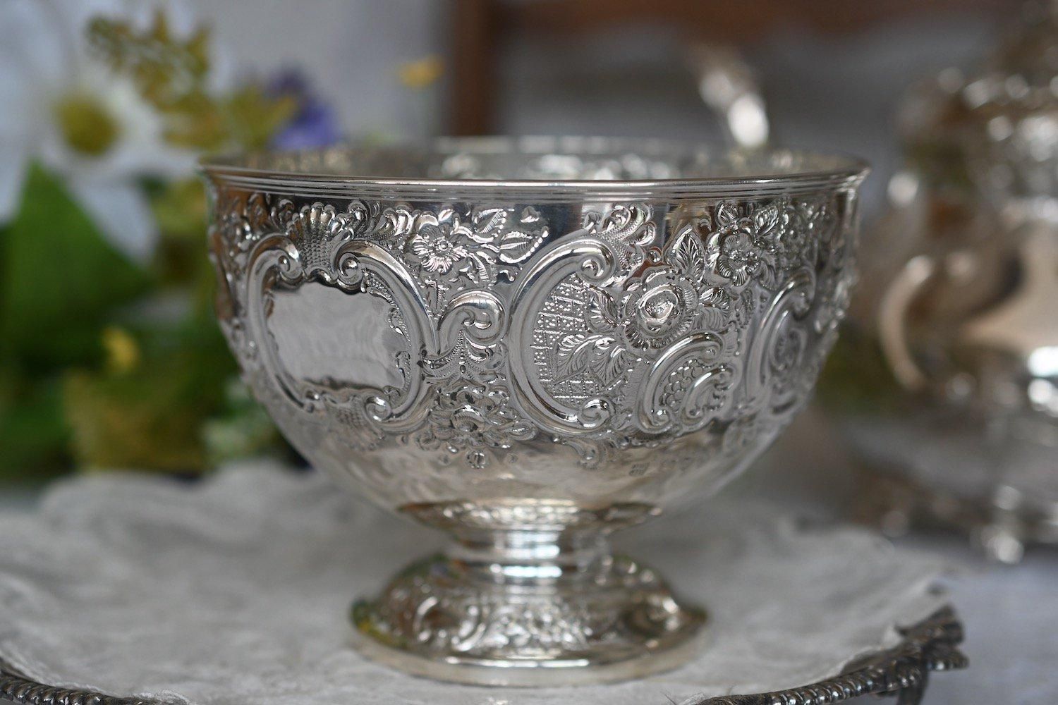 【IANTH】 ローズボウル【シルバープレート】薔薇のレリーフ 大きめ 花器 IANTH】 ローズボウル【シルバープレート】薔薇のレリーフ