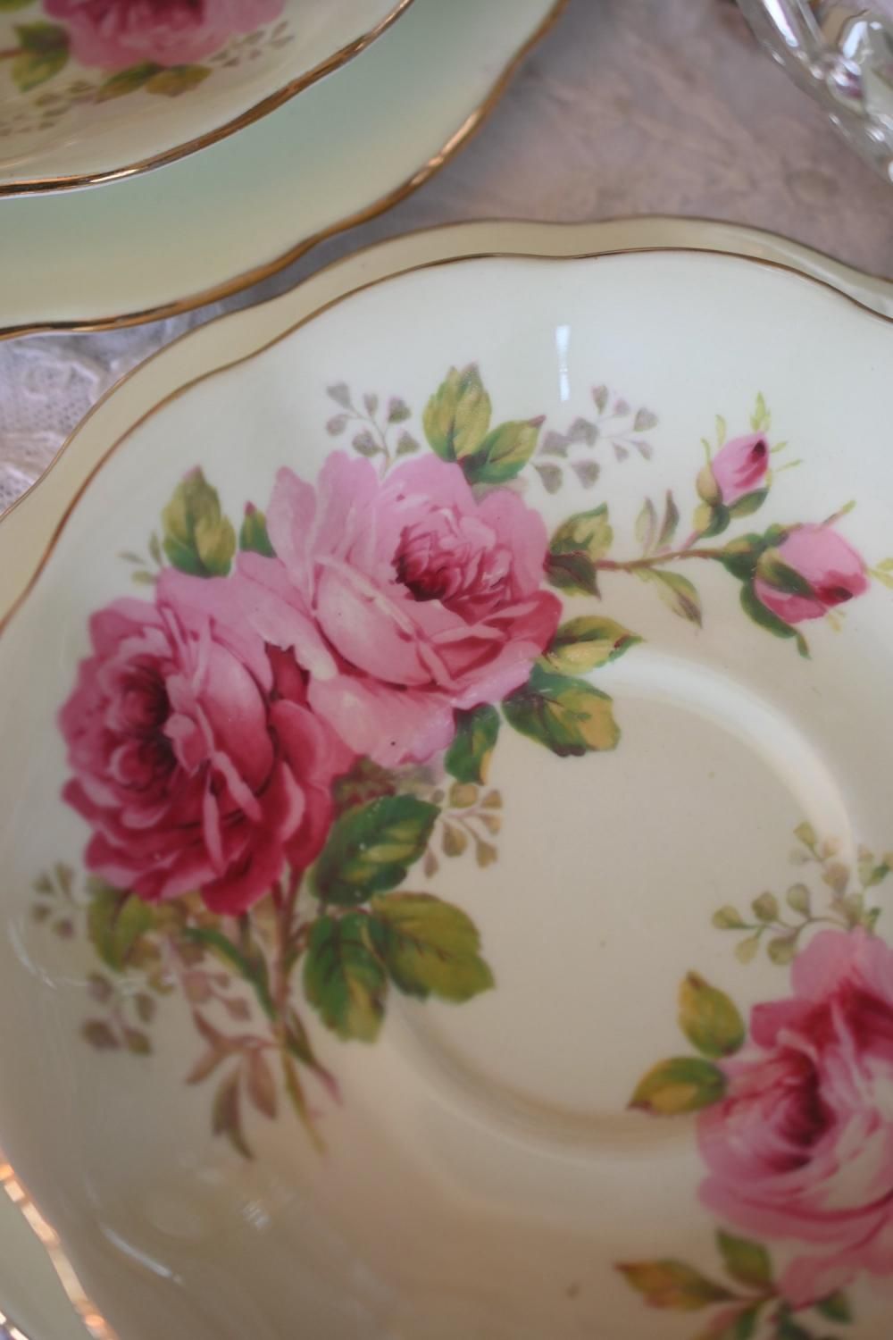 【レア美品】ロイヤルアルバート★アメリカンビューティー★トリオ ビンテージトリオ ROYAL ALBERT CROWN CHINA ロイヤルアルバート