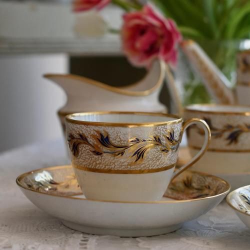 1780年代 ダービー 金彩とコバルトの流れるような葉模様のティー