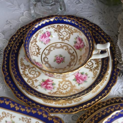 イギリス ロイヤルドルトン 1910年代 葉文壺 キズ有り イギリス ロイヤルドルトン 1910年代 葉文壺 キズ有り イギリス