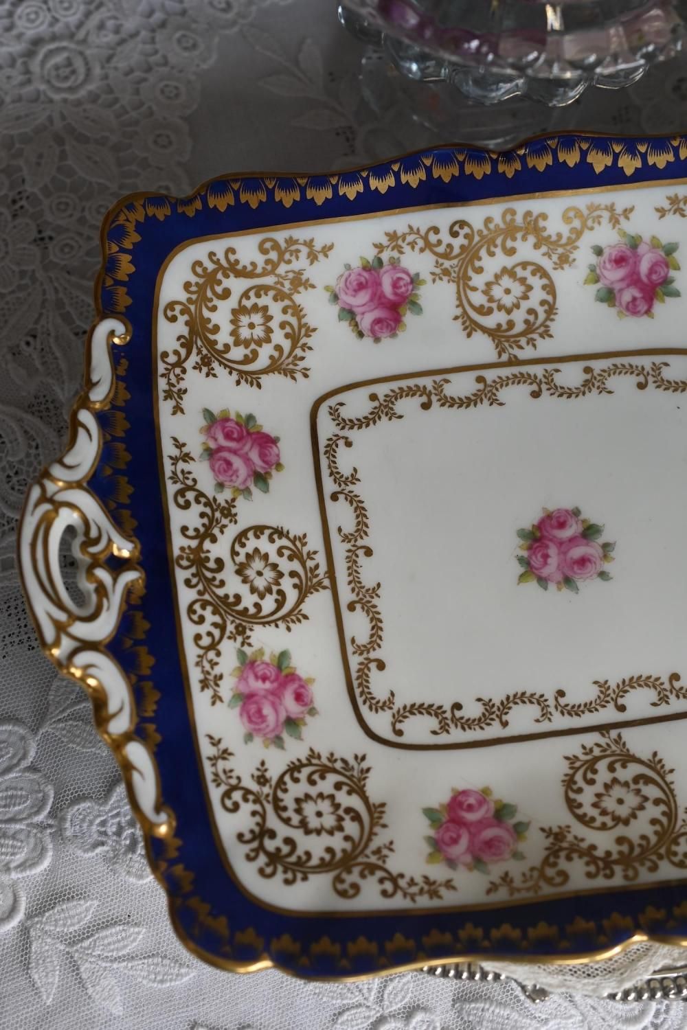 1910年代・コウルドン コバルトエッジとピンクローズが描か