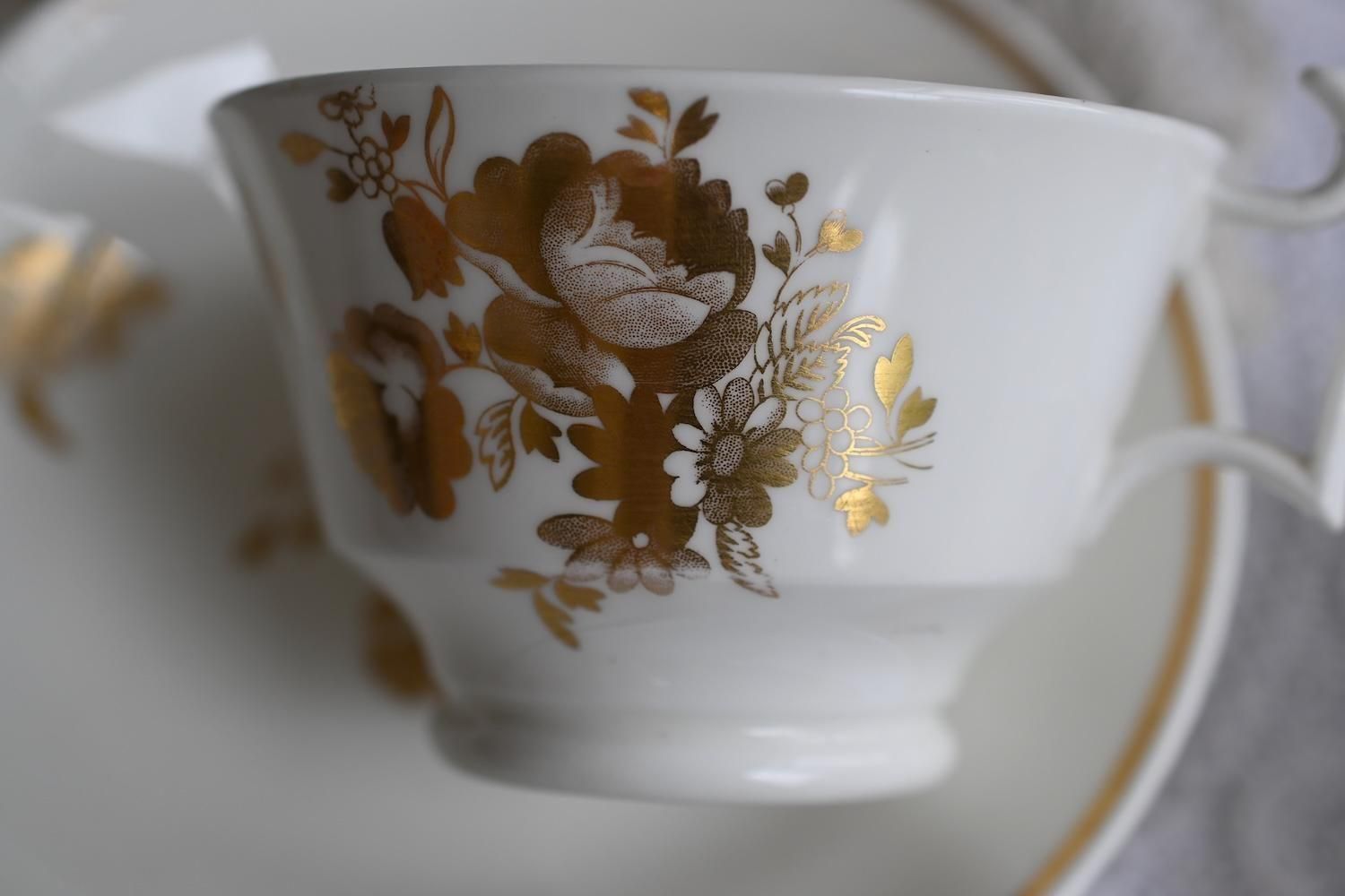 1810年代 スポード 金彩と白磁のみのコーヒーカップ＆ソーサー