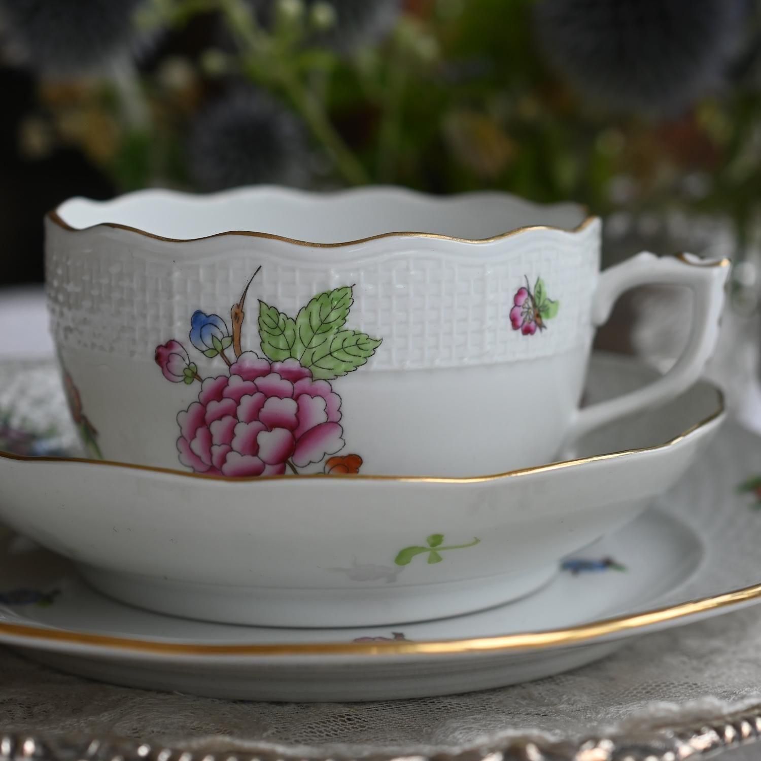 ハンガリー製 ヘレンドの バスケット模様に金彩と春のお花が可愛らしい