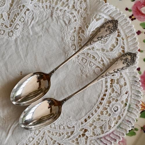 フランス製 シルバー 小さなお花模様のハンドルとスプーンバック