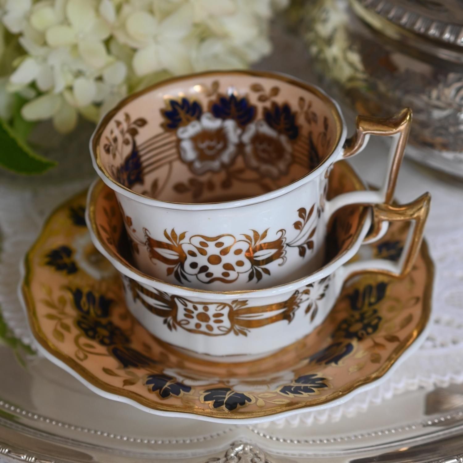 英国アンティーク　ニューホール　トゥルートリオ 1825年から1830年代 イエーツ ロンドンハンドル 手描きのピンク