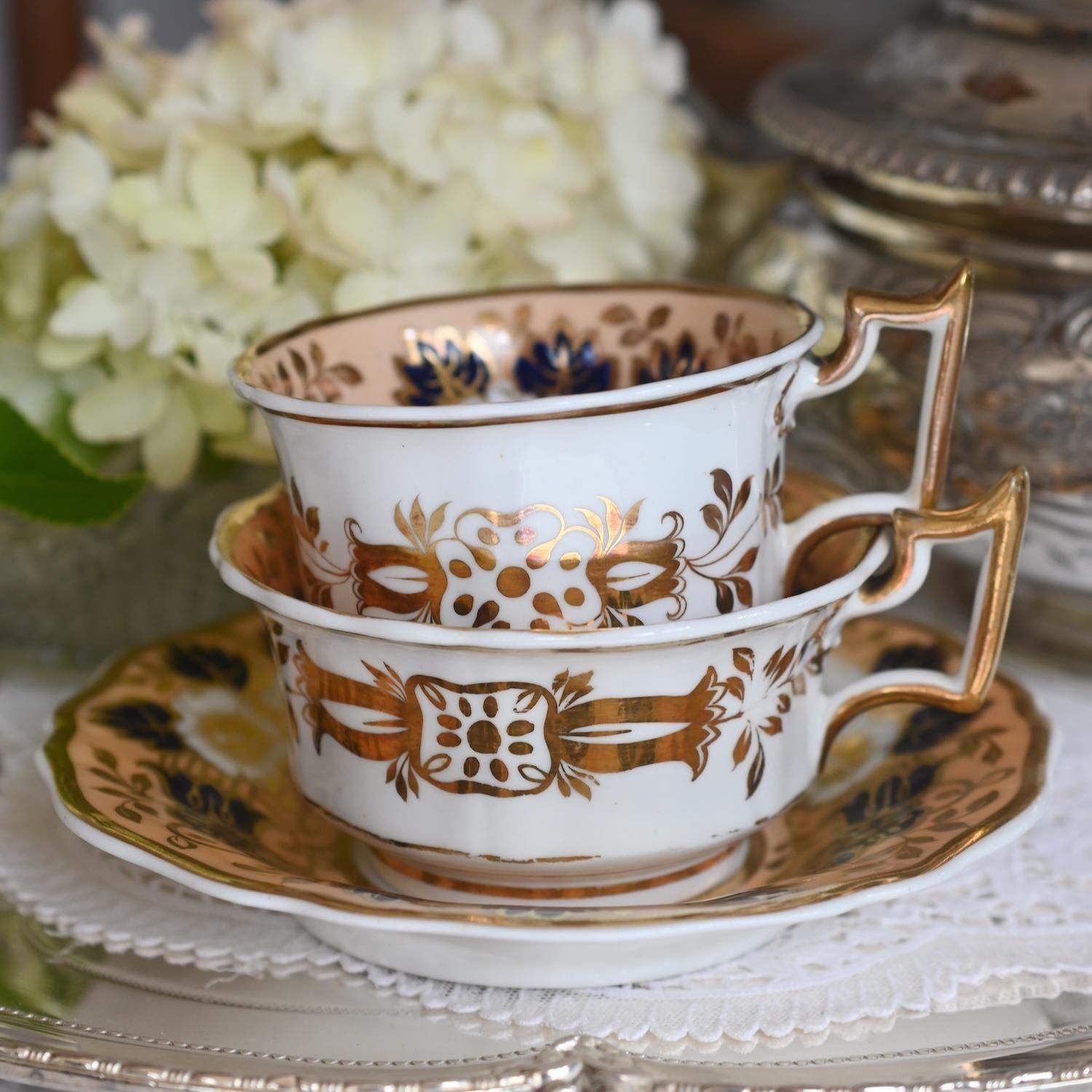 リッジウェイ・アプリコット色地に金彩が豪華なトゥルートリオを