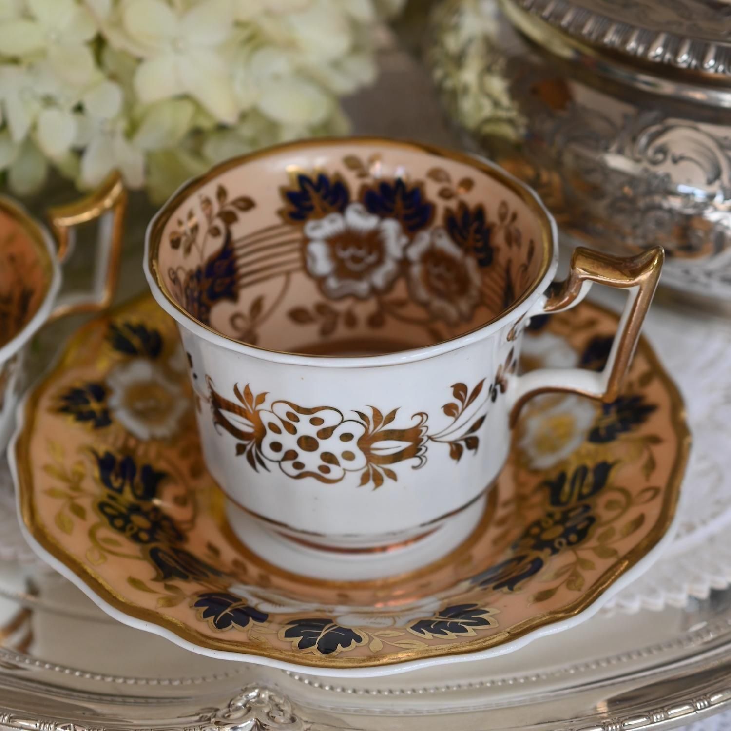 リッジウェイ・アプリコット色地に金彩が豪華なトゥルートリオを