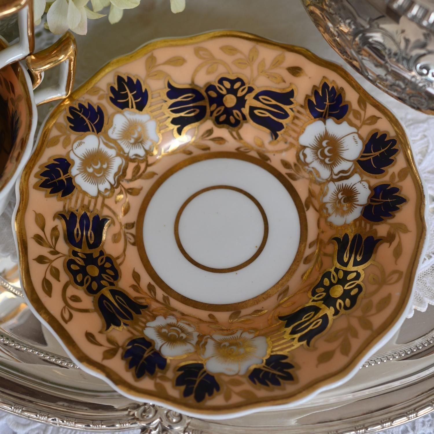 リッジウェイ・アプリコット色地に金彩が豪華なトゥルートリオを