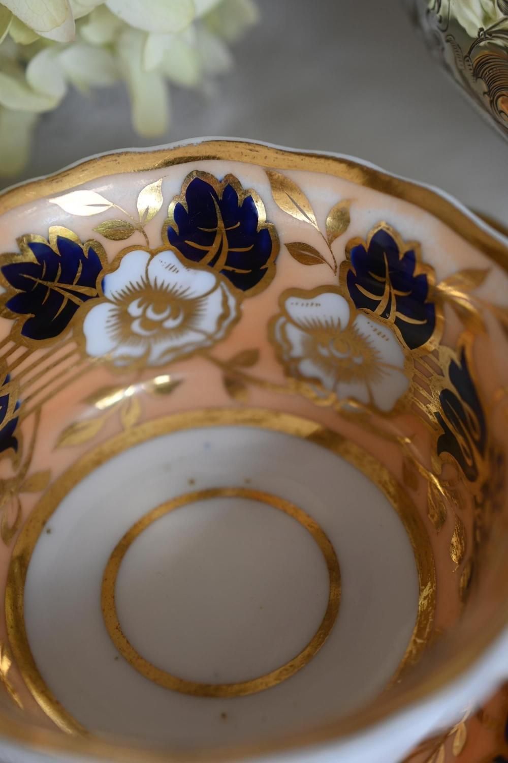 リッジウェイ・アプリコット色地に金彩が豪華なトゥルートリオを