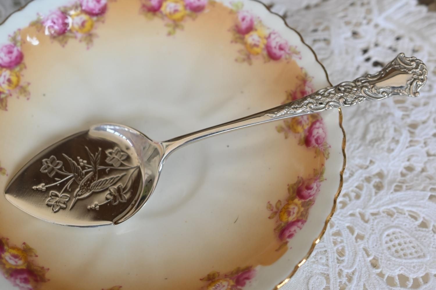1900年前後 シルバープレート製 鳥と植物の模様が珍しいジャムスプーン