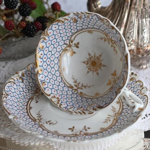 1830年代 メーカー不明 ブルーの細かな幾何学模様のティー