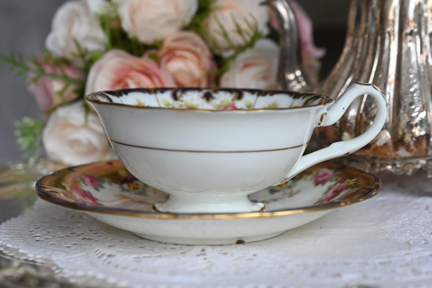 お買い得）コウルドン ゴールドとコバルト色とお花のスワッグ模様の