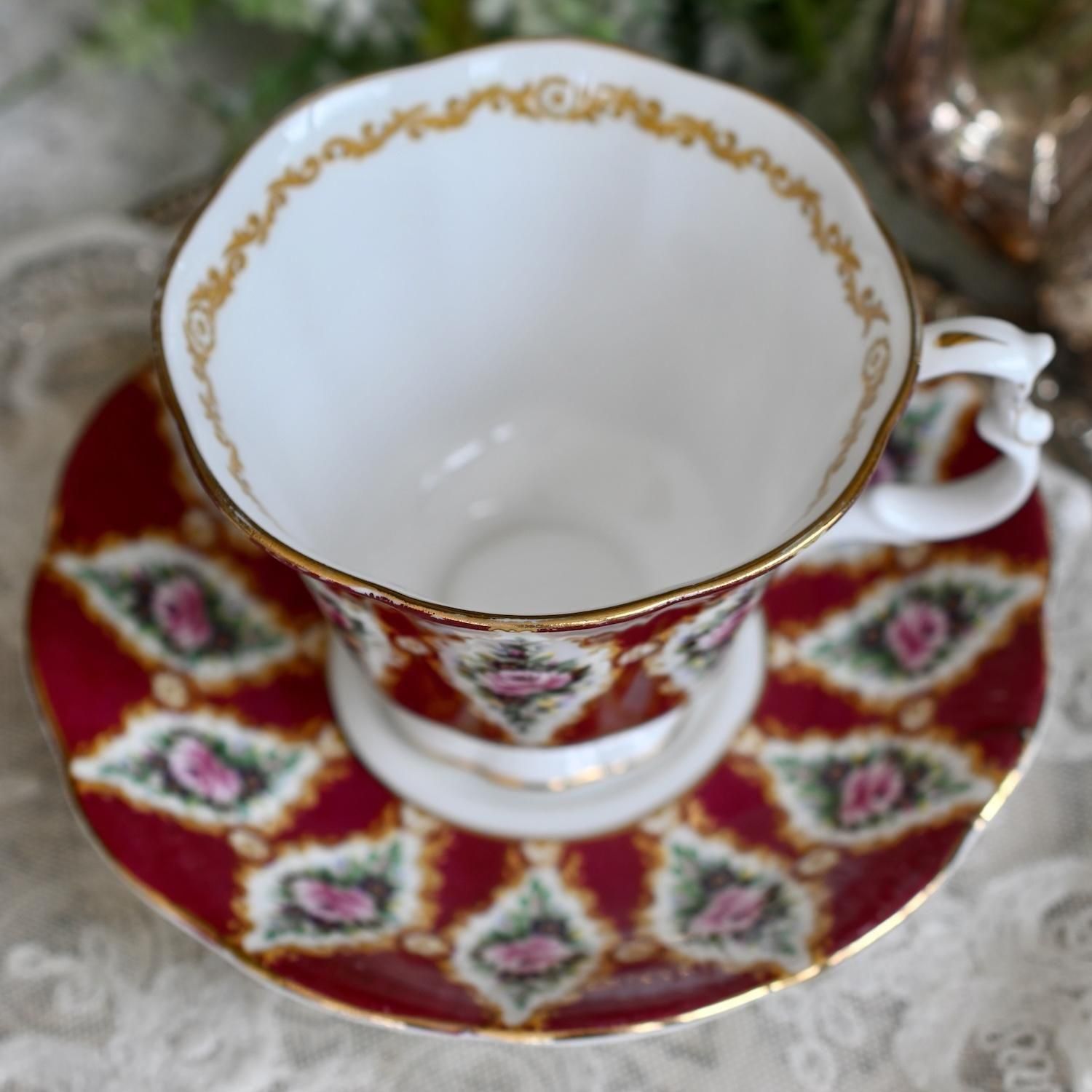 ロイヤルアルバート ”ホリールード” ティーカップ＆ソーサーをイギリス