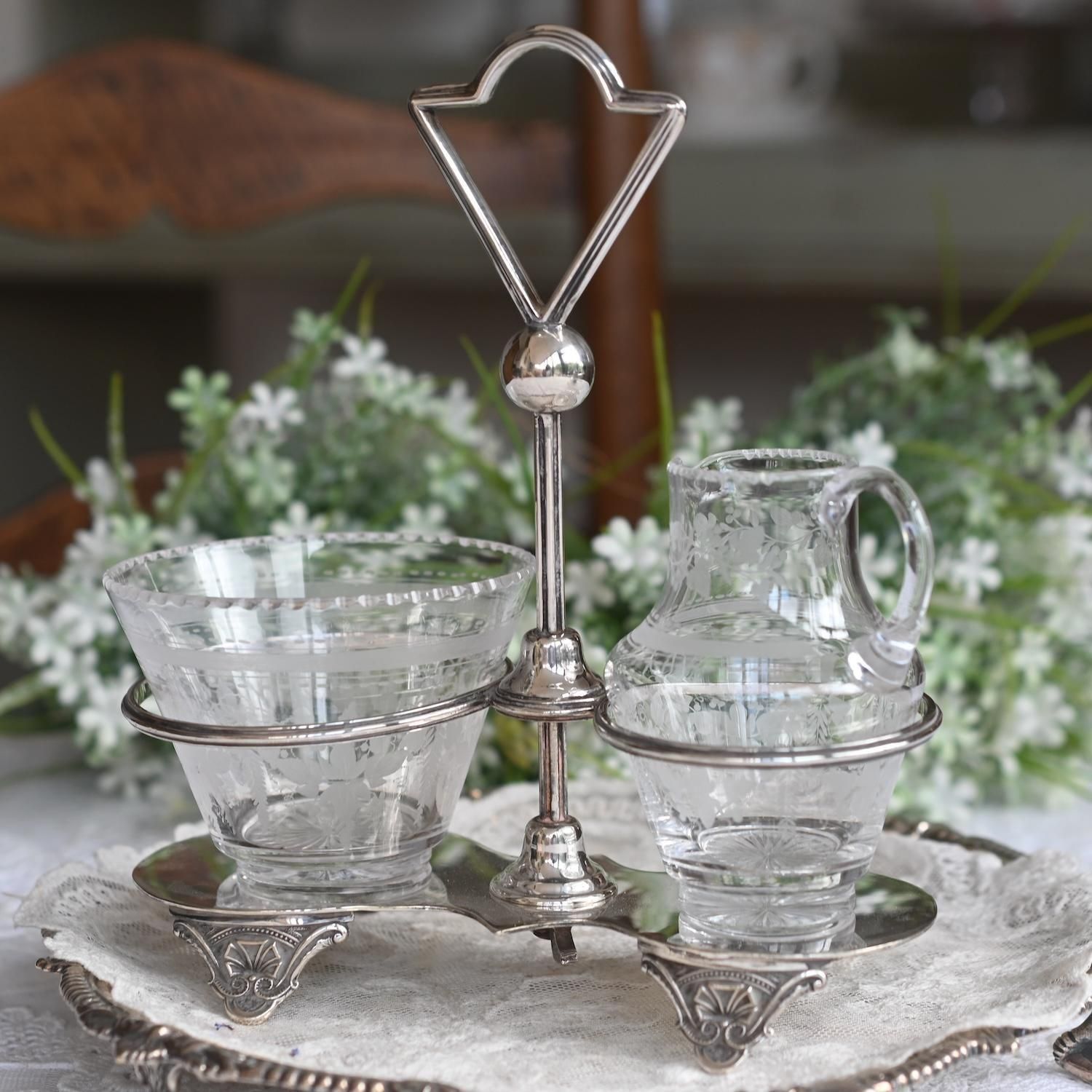 1900年代初期 シルバープレート製のスタンドとエッチングが施され