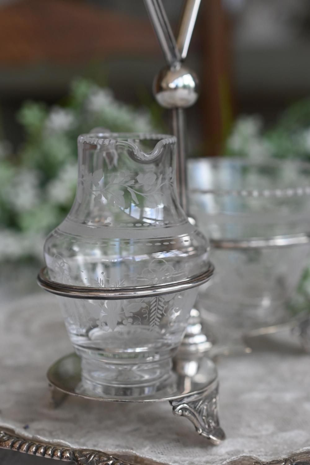 1900年代初期 シルバープレート製のスタンドとエッチングが施され