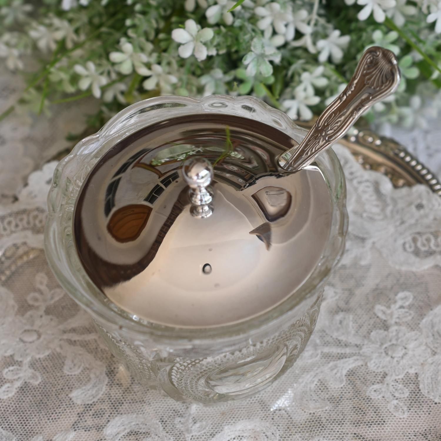 ヴィンテージ シルバープレート製の蓋と口の広いガラスジャムポット