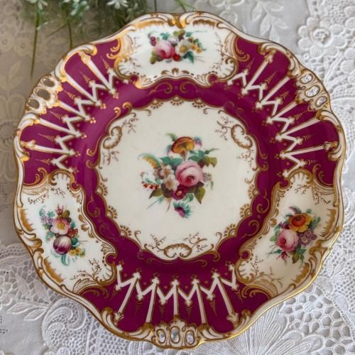 ヴィクトリア時代後期 ダベンポート バーガンディ色の手描きの花束の中