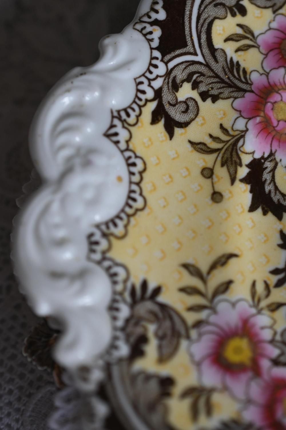 リッジウェイ 珍しいトランスファーのイエロー模様の中皿をイギリス