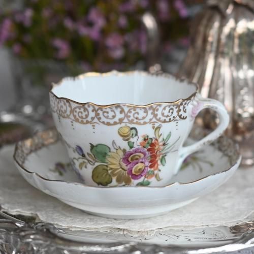 英国アンティークカップ＆ソーサーを直輸入。