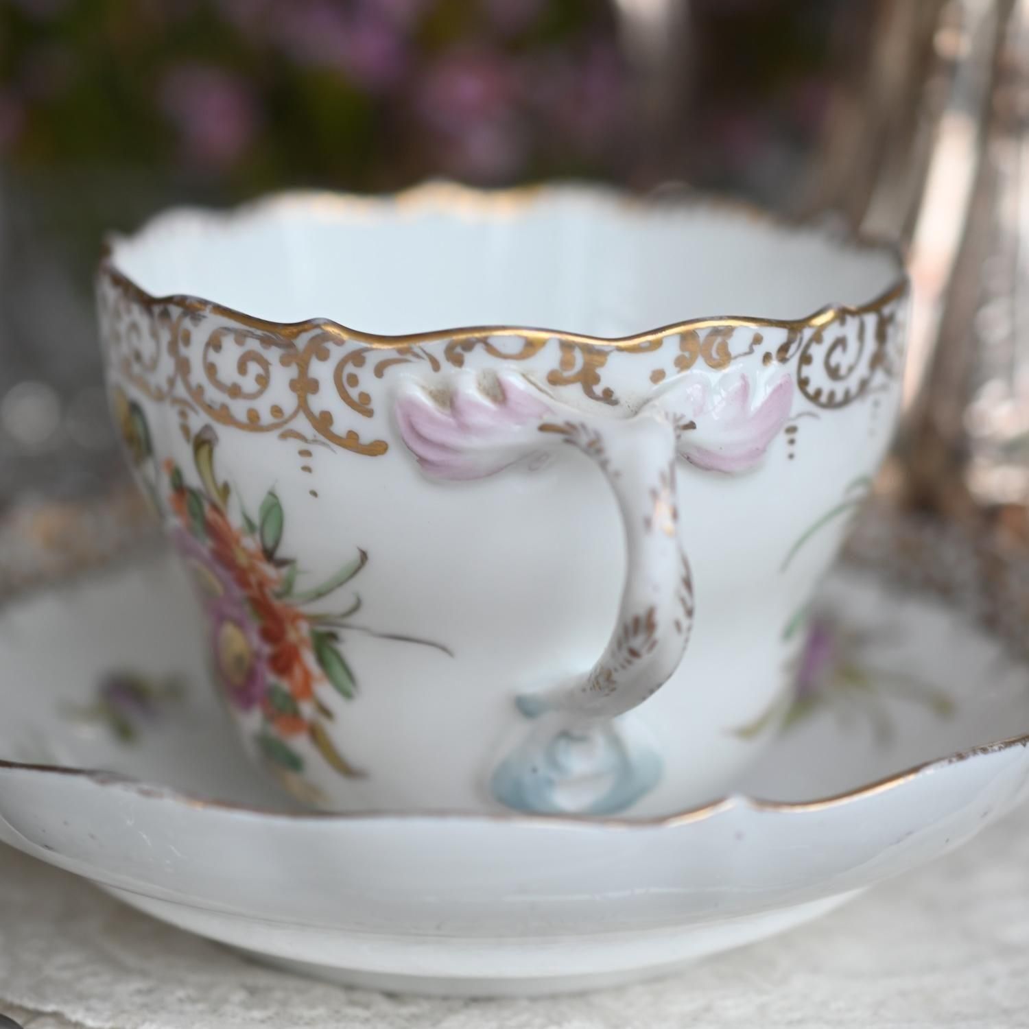 ドレスデン風・天使の羽のようなハンドルのティーセット をイギリス