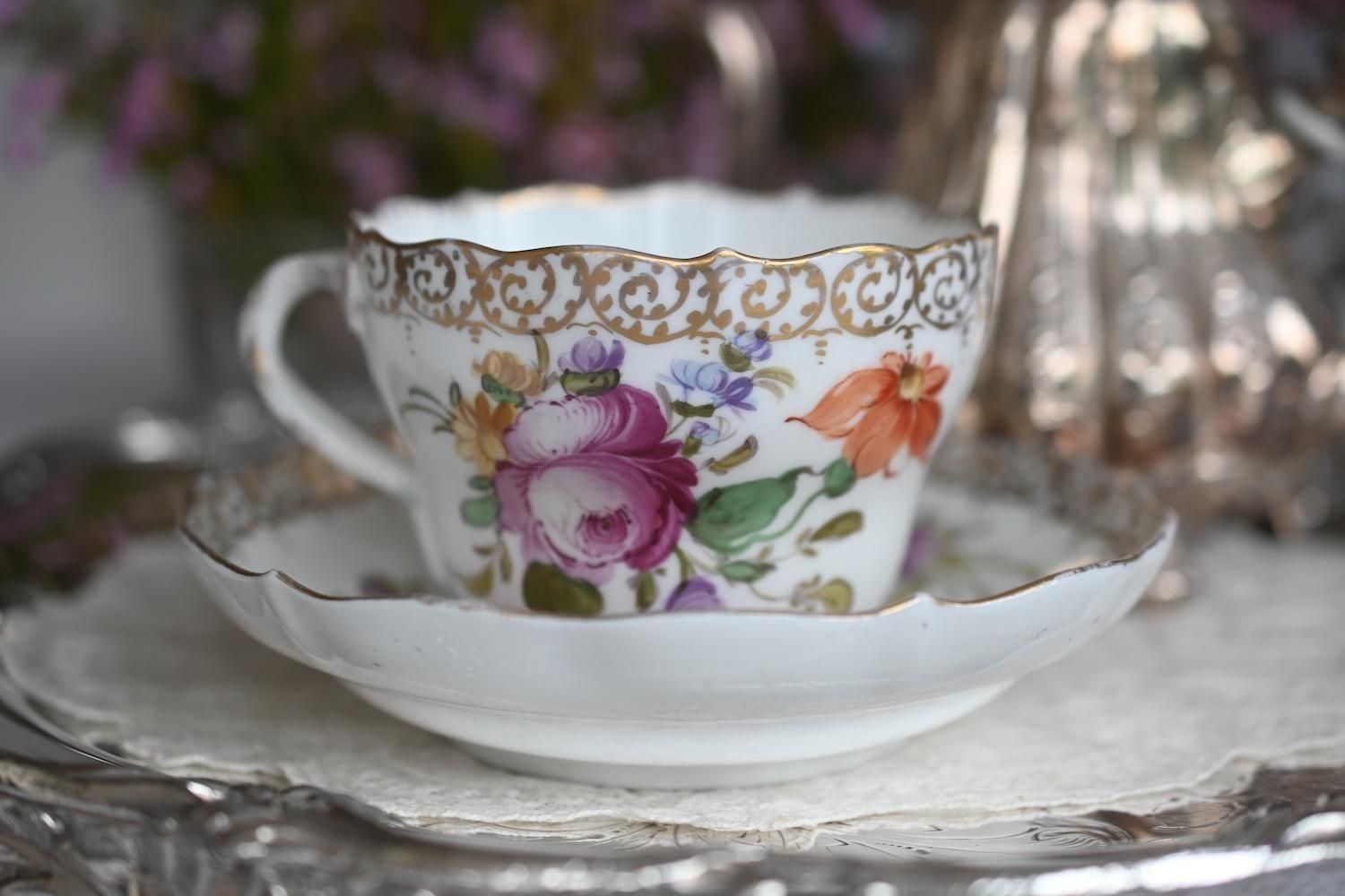 ドレスデン風・天使の羽のようなハンドルのティーセット をイギリス