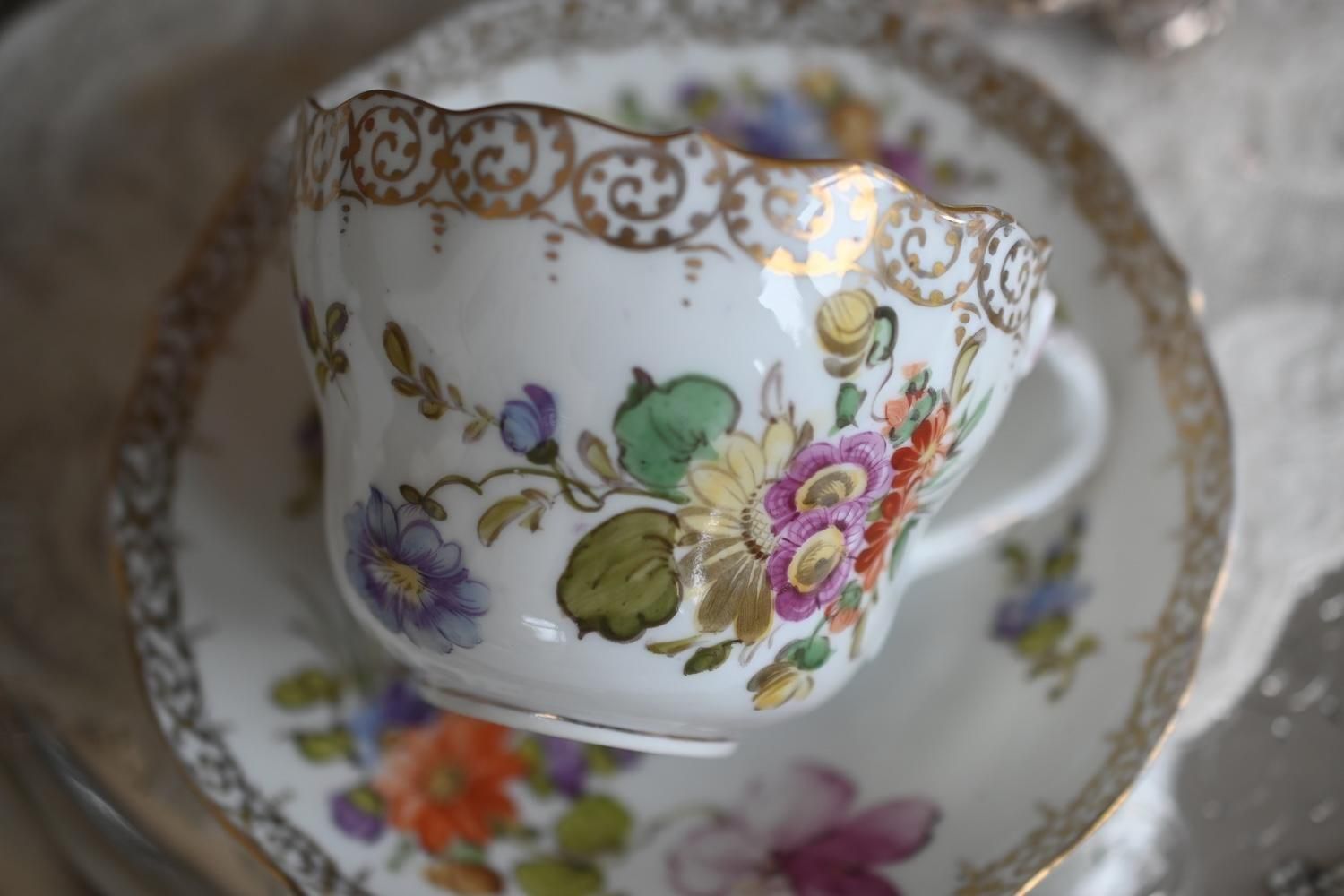 ドレスデン風・天使の羽のようなハンドルのティーセット をイギリス