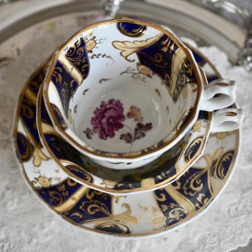 英国アンティークカップ＆ソーサーを直輸入。