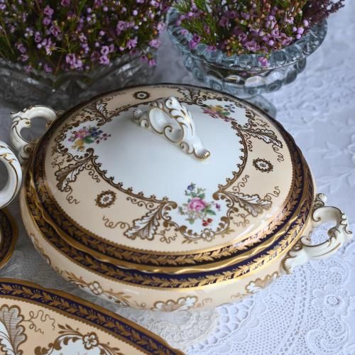 <img class='new_mark_img1' src='https://img.shop-pro.jp/img/new/icons11.gif' style='border:none;display:inline;margin:0px;padding:0px;width:auto;' />1910年代 コウルドン・アプリコット色と金彩が美しい蓋付きトリーン (送料込)