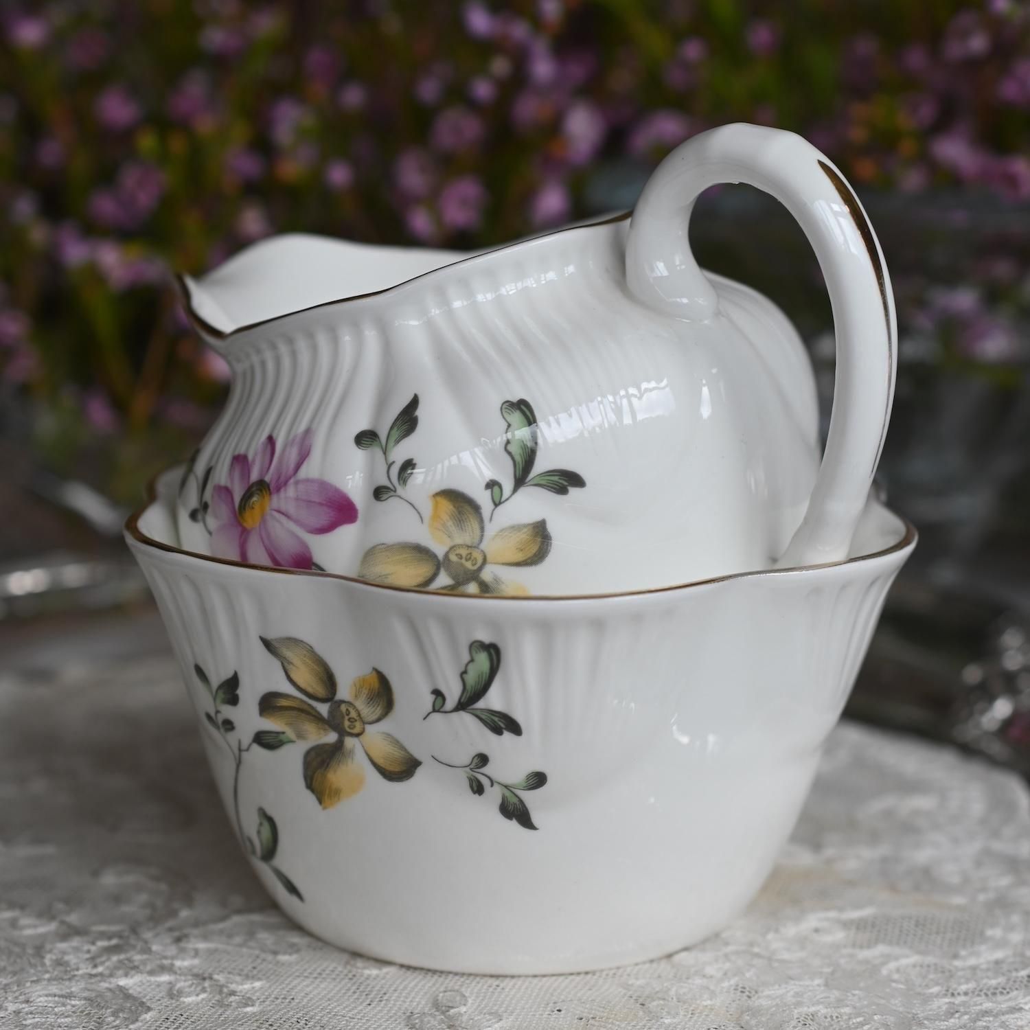 クラウンスタッフォードシャー  小花の可愛いミニチュアティーセット　バラ　勿忘草 スタッフォードシャー - 英国アンティークス