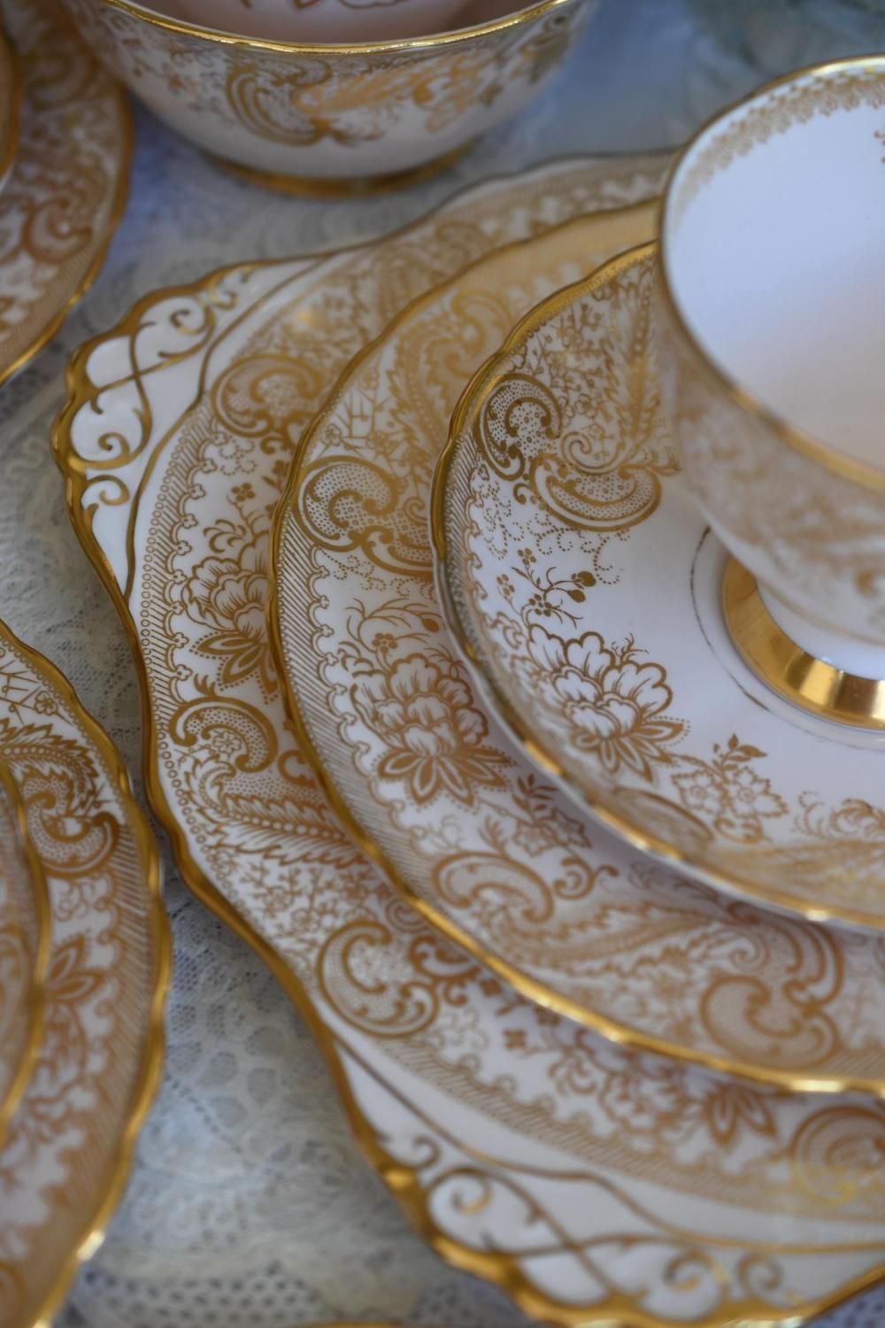 1960年代 トスカンチャイナ 淡いピンク色と金彩のティーカップ