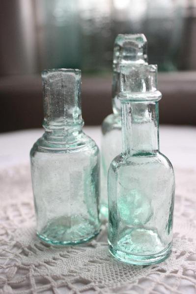 英国製アンティークガラス小瓶