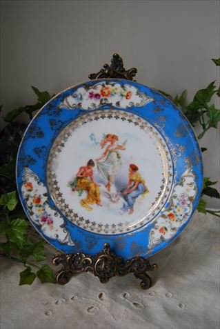 ヨーロッパアンティーク天使の皿を英国よりお届けしております。