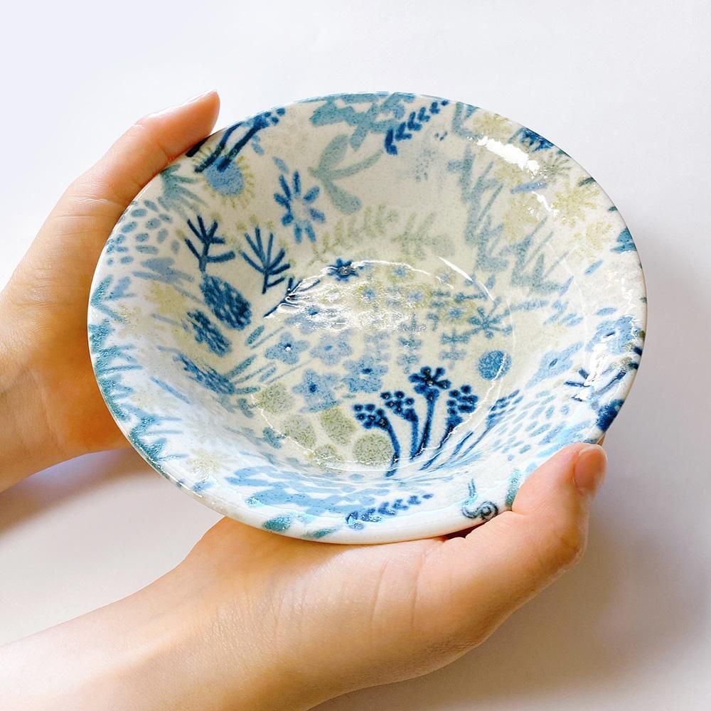薄く光った華の絵の皿31cm ほたる窯 赤絵コスモス皿 ｜ 暮らしのうつわ花田 和食器 通販