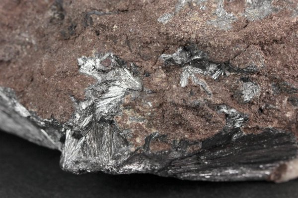 パイロルーサイト(軟マンガン鉱) 原石226g｜天然石 原石 通販キラリ石