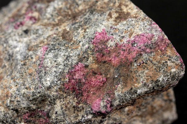 ルビー 結晶 母岩付き 155g ｜天然石 原石 通販のキラリ石