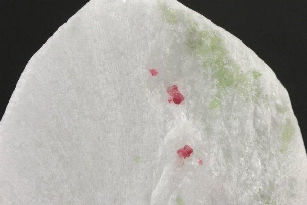 スピネル&パーガサイト 結晶 母岩付き 76g - その他4枚目
