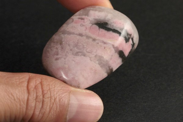 ロードナイト(薔薇輝石)原石 磨き 31.6g｜天然石 通販 キラリ石
