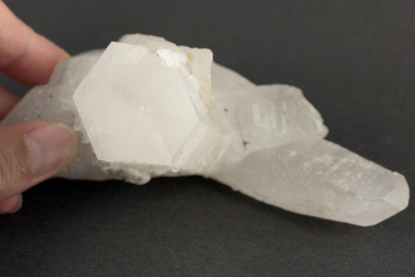 川端下鉱山産水晶 結晶 304g｜国産天然石 原石 通販のキラリ石