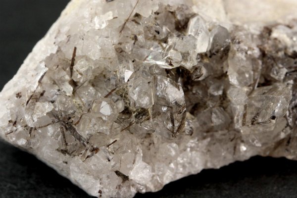 竹森産ススキ入り水晶 結晶 24.5g｜国産天然石 通販のキラリ石