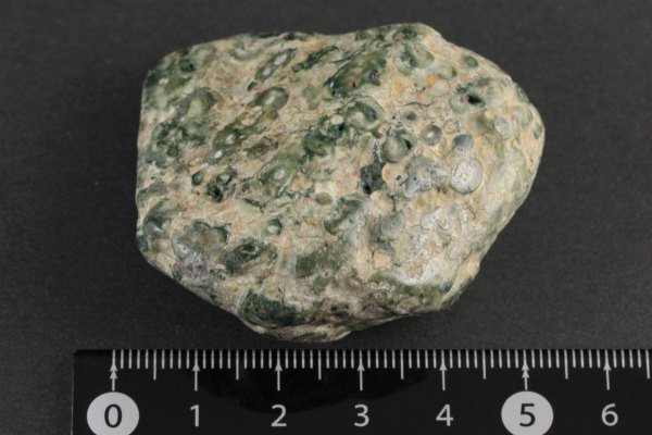 佐渡産球顆流紋岩 磨き石 56g｜天然石 原石 通販のキラリ石