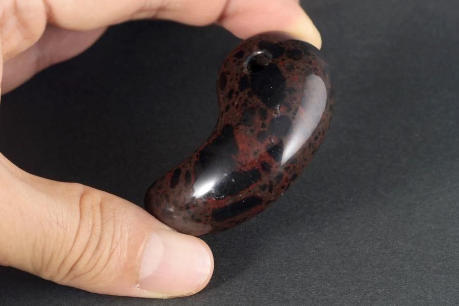 十勝石 勾玉 37.1g｜国産 天然石勾玉 通販 キラリ石