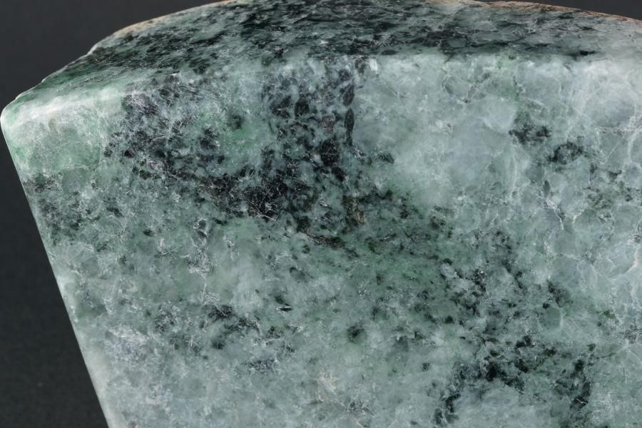 ミャンマー産 翡翠 原石 四面研磨 1.0kg｜天然石 原石 通販 キラリ石