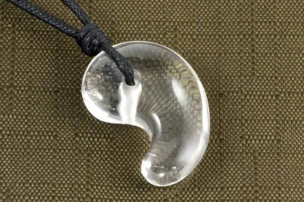 天然石勾玉ペンダント 水晶 メイン画像