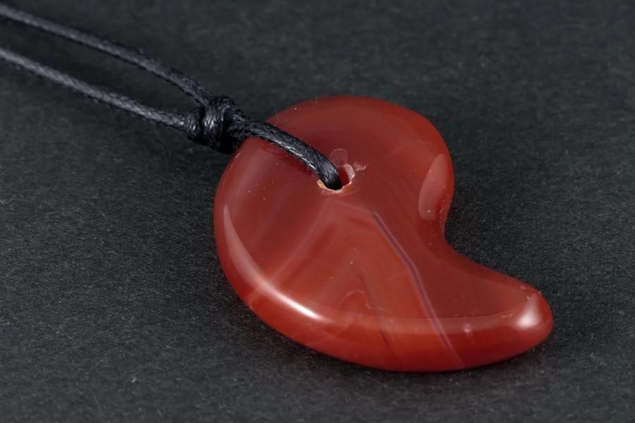 天然石ペンダント 赤メノウ勾玉型 - その他4枚目