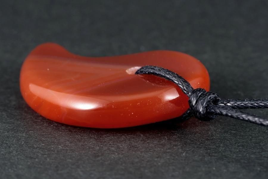 天然石ペンダント 赤メノウ勾玉型 - その他5枚目