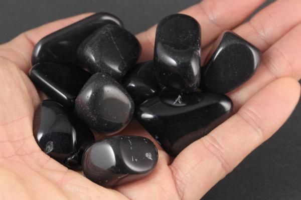 和田峠産黒曜石 磨き石 詰め合わせ 100g|天然石 通販のキラリ石 和田峠産黒曜石 磨き石 詰め合わせ 100g|天然石 通販のキラリ石